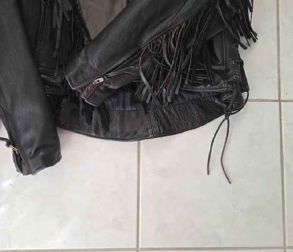 Women's Black Fringe Leather Jacket - Stylish Western-Inspired - Picture 2 of 10
